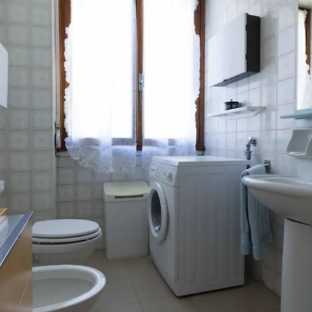 Manzoni Two-Bedroom Apartment - Solo Affitti Brevi レッコ