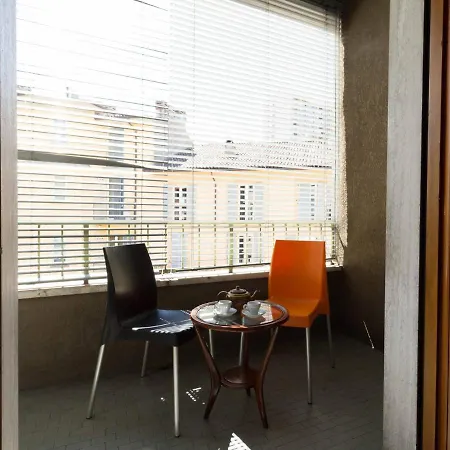 アパート Manzoni Two-Bedroom Apartment - Solo Affitti Brevi レッコ