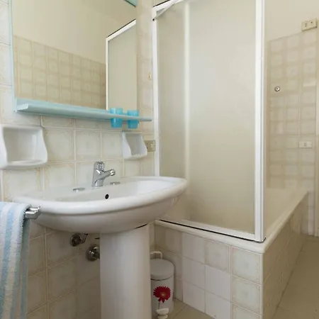 Manzoni Two-Bedroom Apartment - Solo Affitti Brevi
