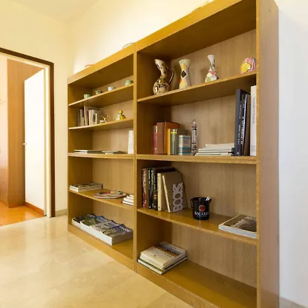 Manzoni Two-Bedroom Apartment - Solo Affitti Brevi アパート レッコ