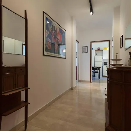 Manzoni Two-Bedroom Apartment - Solo Affitti Brevi